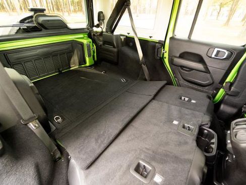 Used 2019 Jeep Wrangler Unlimited Sahara w/ Uconnect 4C Nav & Sound Group image 30