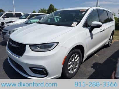 Used 2023 Chrysler Pacifica Touring-L