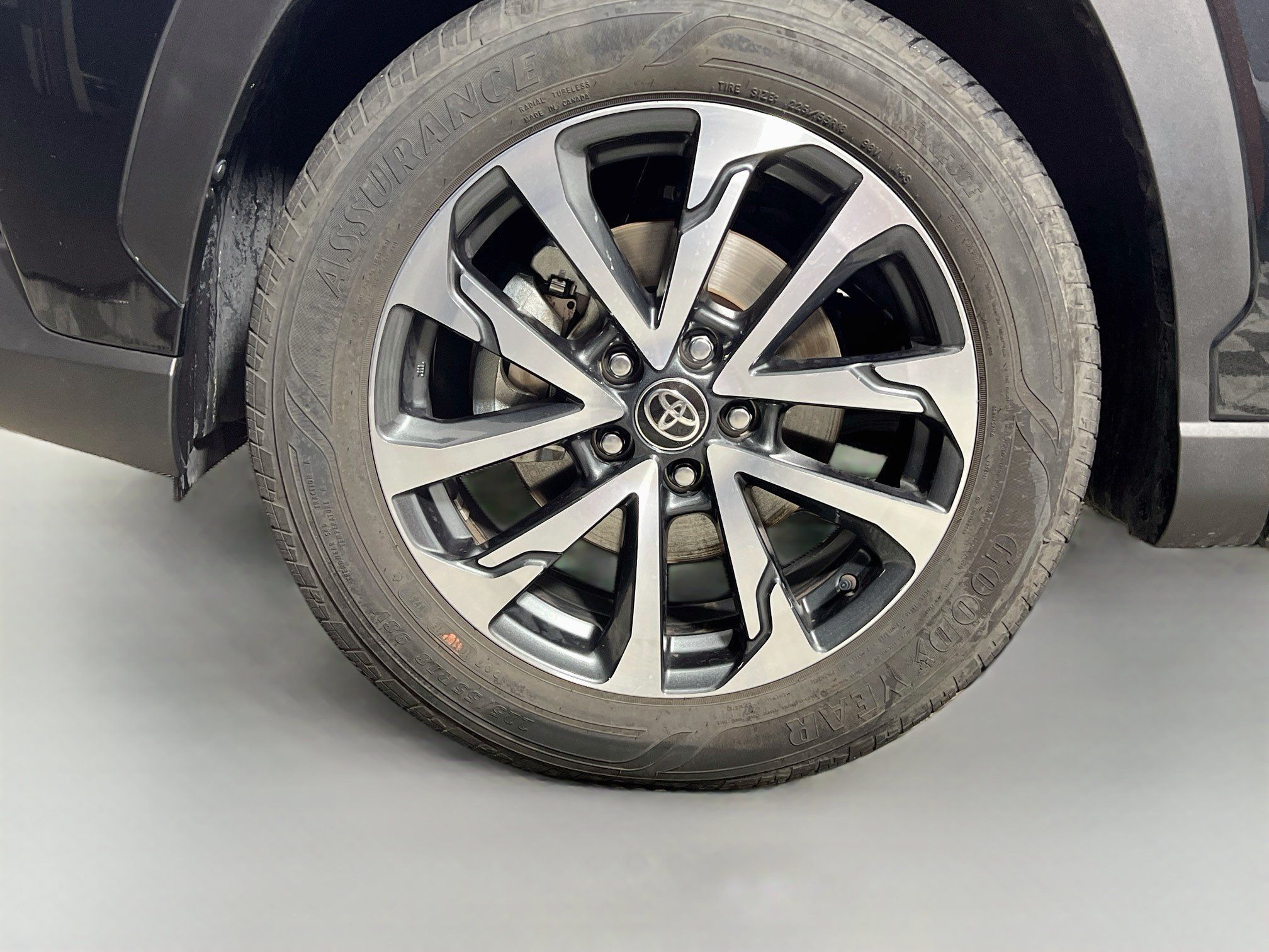 Used 2025 Toyota Corolla Cross XLE AWD/4WD image 14
