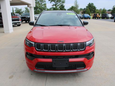 Used 2023 Jeep Compass High Altitude AWD/4WD image 3