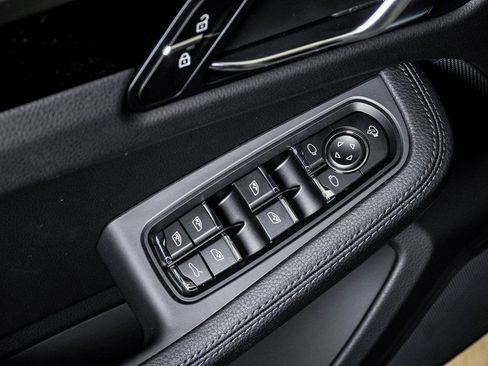 New 2026 Porsche Macan image 26