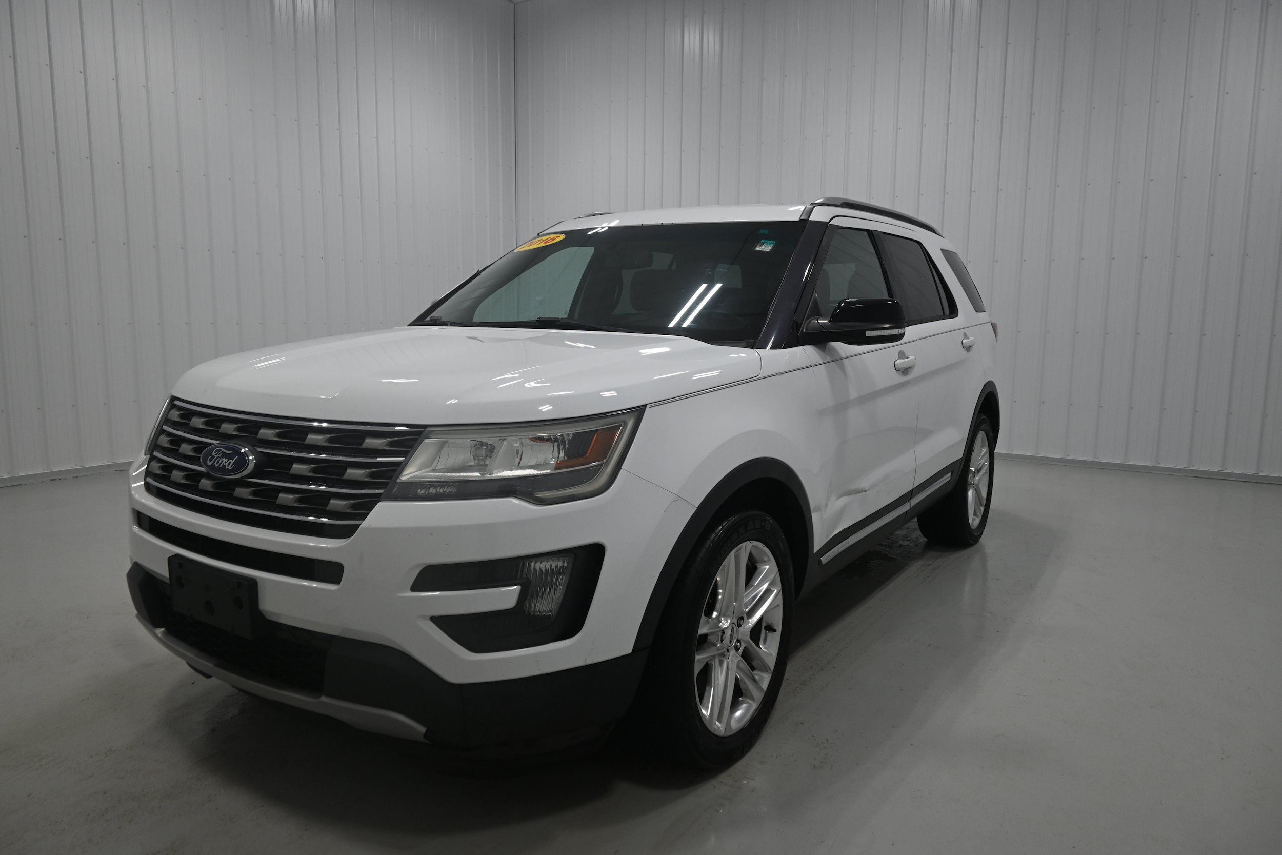 Used 2016 Ford Explorer XLT w/ Equipment Group 201A AWD/4WD image 20