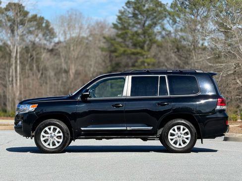 Used 2017 Toyota Land Cruiser image 8