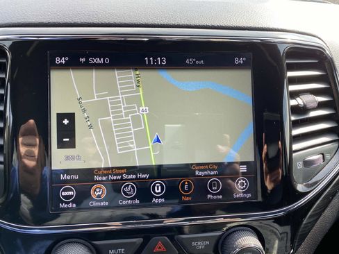 Certified 2022 Jeep Grand Cherokee Laredo X image 11