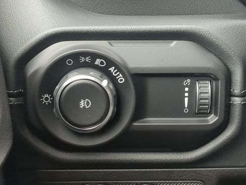 Used 2024 Jeep Wrangler Unlimited Sahara w/ Technology Group AWD/4WD image 27