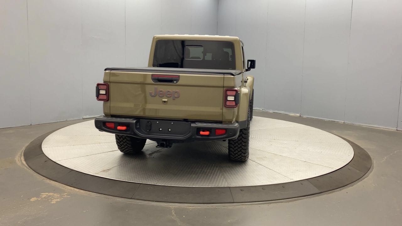 Used 2025 Jeep Gladiator Mojave AWD/4WD image 4