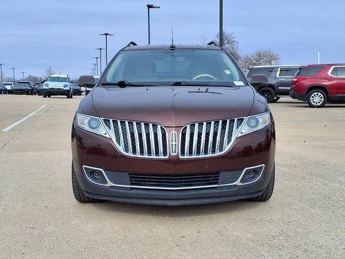 Used 2012 Lincoln MKX FWD image 2