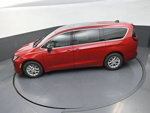 New 2027 Chrysler Pacifica Select FWD image 14