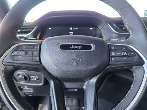 Used 2024 Jeep Grand Cherokee L Altitude image 31