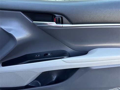 Used 2020 Toyota Camry LE image 33