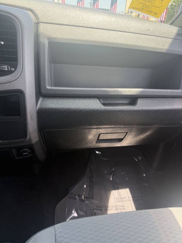 Used 2018 RAM 2500 Tradesman w/ Chrome Appearance Group AWD/4WD image 12