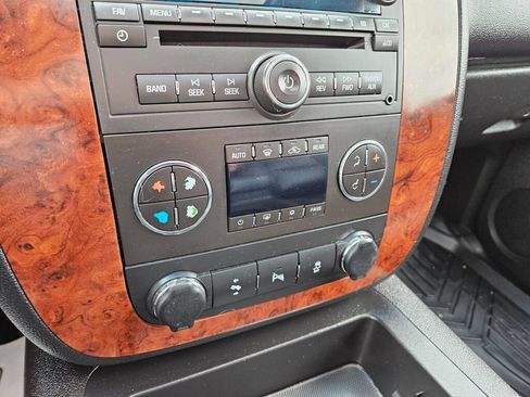 Used 2014 Chevrolet Suburban LT AWD/4WD image 25