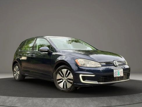 Used 2016 Volkswagen e-Golf SE FWD image 4