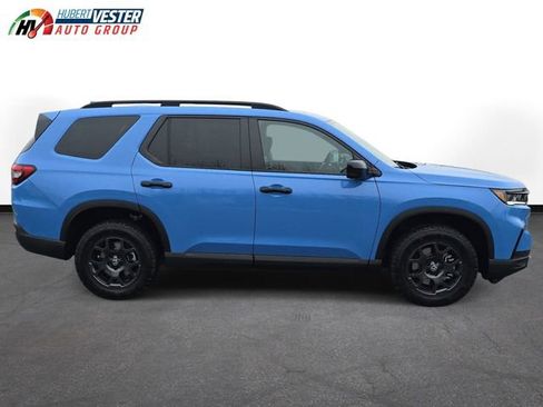 New 2025 Honda Pilot TrailSport image 5