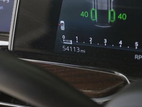 Certified 2023 Cadillac Escalade Sport Platinum w/ LPO, ONYX Package image 17