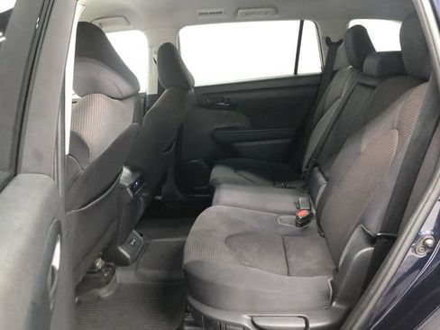 Used 2020 Toyota Highlander LE AWD/4WD image 25