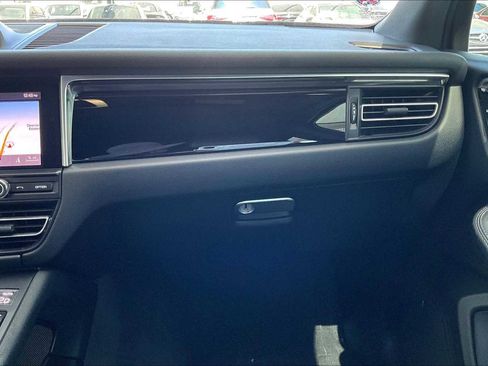 Used 2021 Porsche Macan image 18