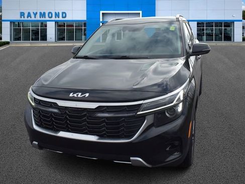 Certified 2024 Kia Seltos S image 7