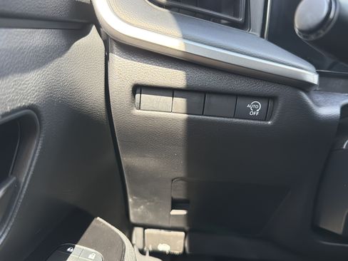 Used 2025 Nissan Kicks S FWD image 11