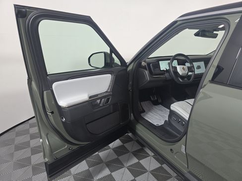 Used 2023 Rivian R1S Launch Edition AWD/4WD image 16