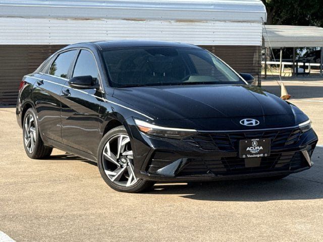 Used 2025 Hyundai Elantra SEL FWD image 2