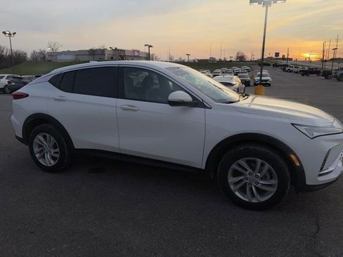 Used 2024 Buick Envista Preferred w/ Convenience I Package image 8