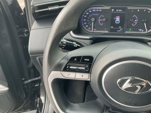 Used 2023 Hyundai Tucson SE image 19