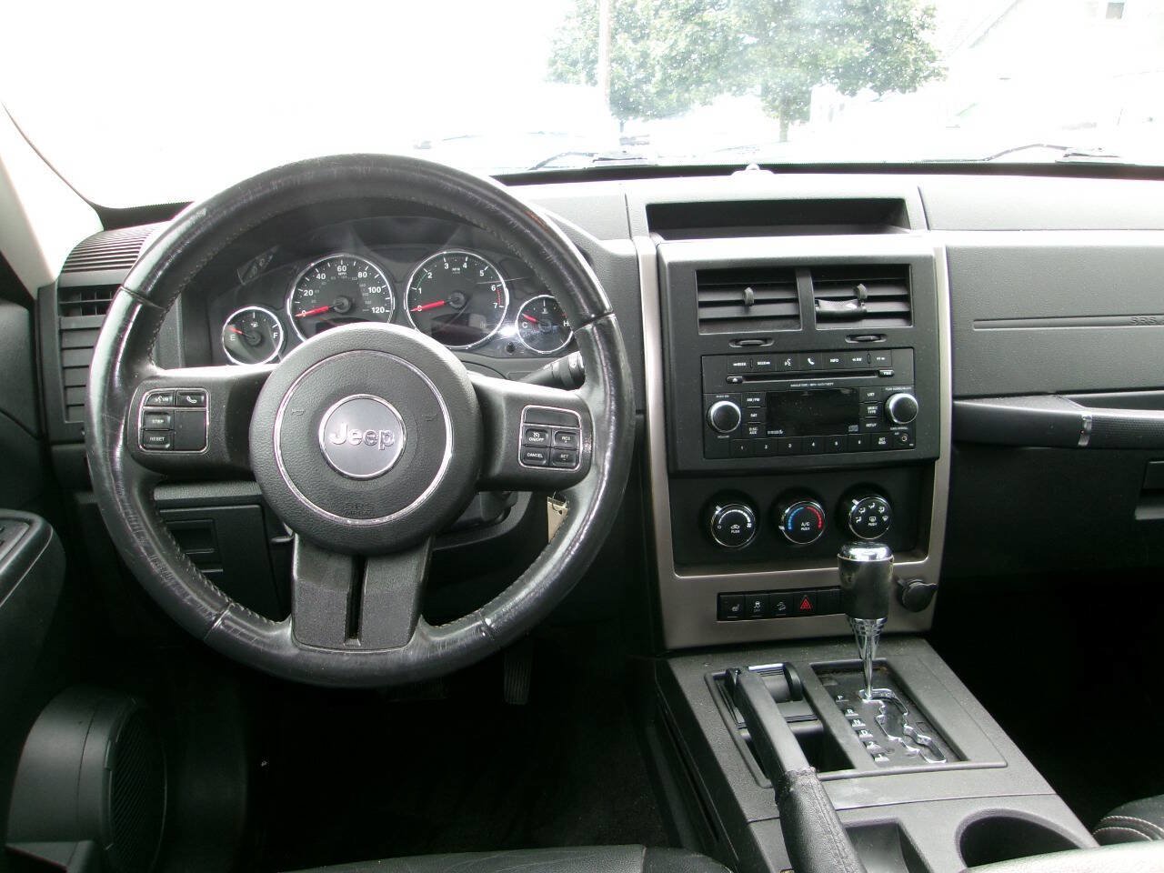 Used 2012 Jeep Liberty Sport AWD/4WD image 7