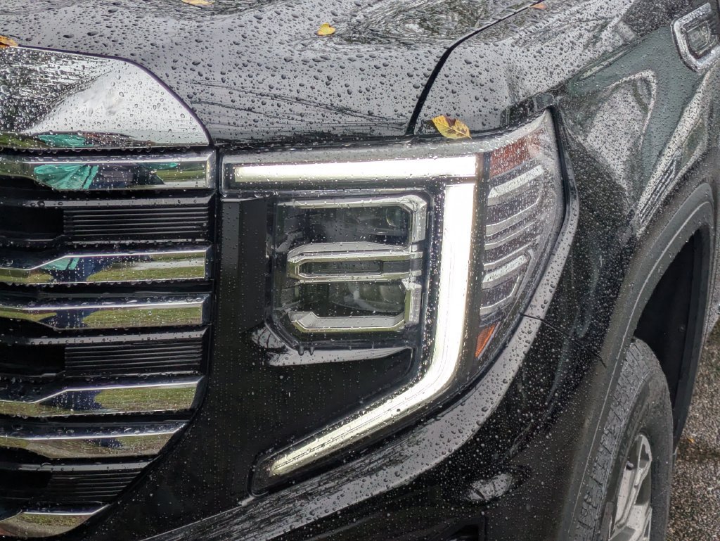 Used 2025 GMC Sierra 1500 SLT AWD/4WD image 9
