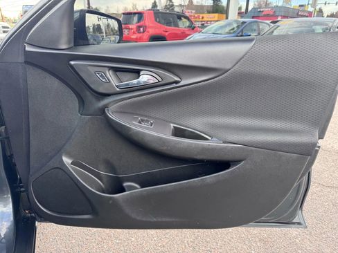 Used 2017 Chevrolet Malibu LT image 17