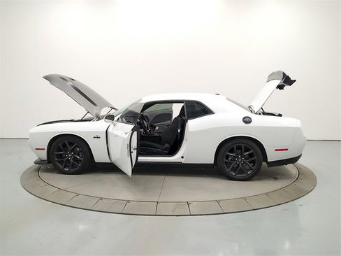 Used 2023 Dodge Challenger R/T w/ Blacktop Package image 12