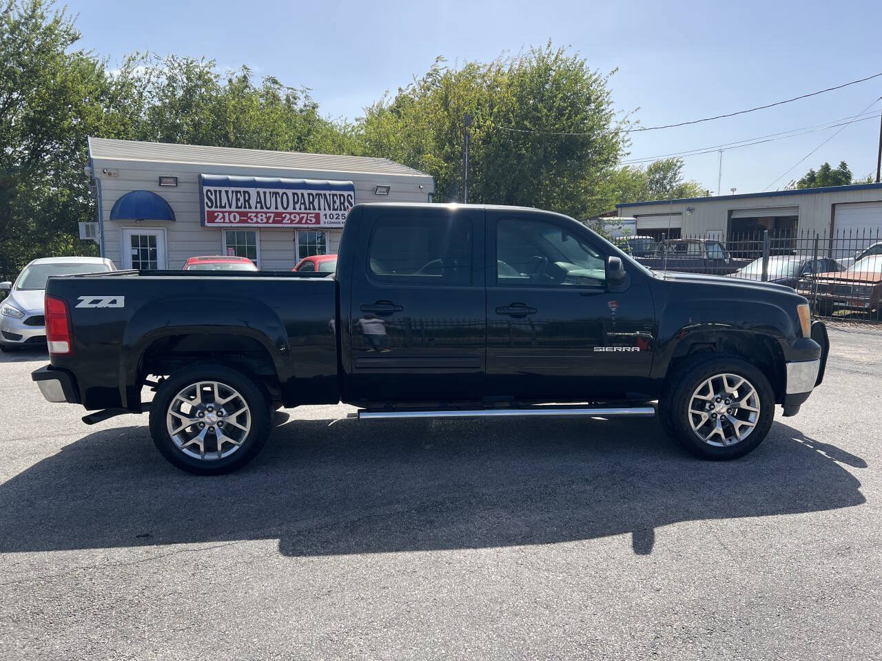 Used 2012 GMC Sierra 1500 SLT w/ SLT Convenience Package AWD/4WD image 6