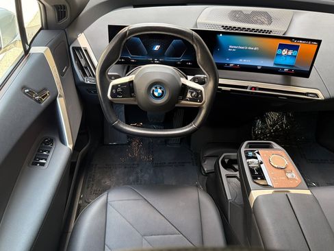 Used 2022 BMW iX xDrive50 w/ Sport Package AWD/4WD image 13