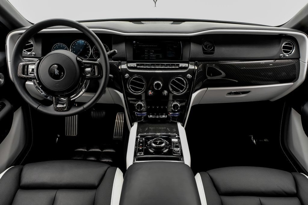 Used 2022 Rolls-Royce Cullinan Black Badge AWD/4WD image 12