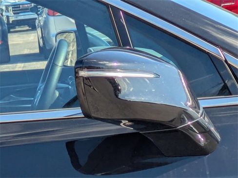 Used 2024 Buick Enclave Premium image 11