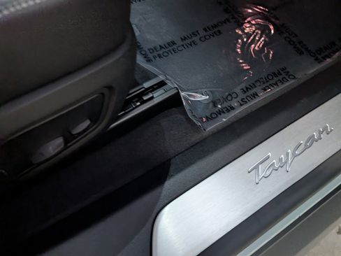 Used 2025 Porsche Taycan image 21