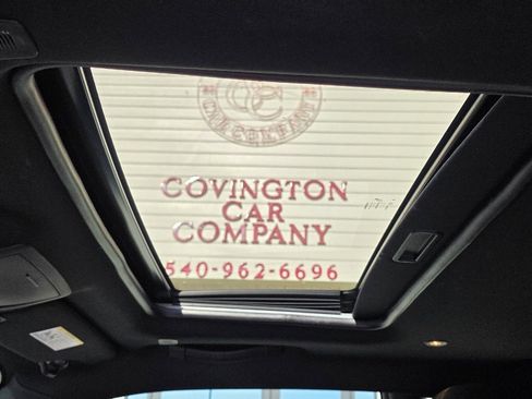 Used 2022 Dodge Challenger SXT w/ Driver Convenience Group image 11