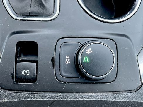 Used 2021 Chevrolet Traverse LT image 28