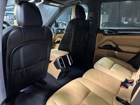 Used 2018 Porsche Cayenne Platinum Edition w/ Premium Package Plus AWD/4WD image 13