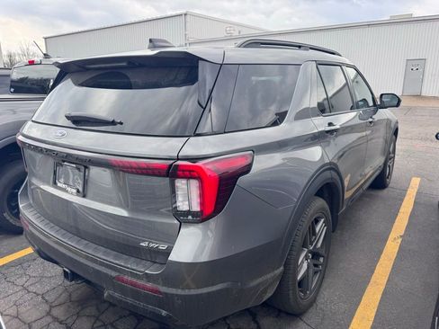Used 2026 Ford Explorer ST-Line w/ ST-Line Street Pack image 4