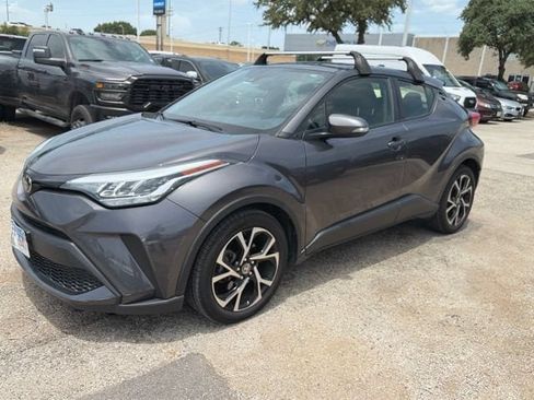 Used 2020 Toyota C-HR XLE FWD image 2