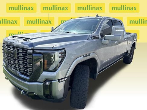 Used 2024 GMC Sierra 2500 Denali Ultimate AWD/4WD image 2