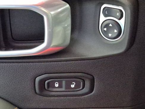 Used 2024 Jeep Gladiator Mojave AWD/4WD image 16