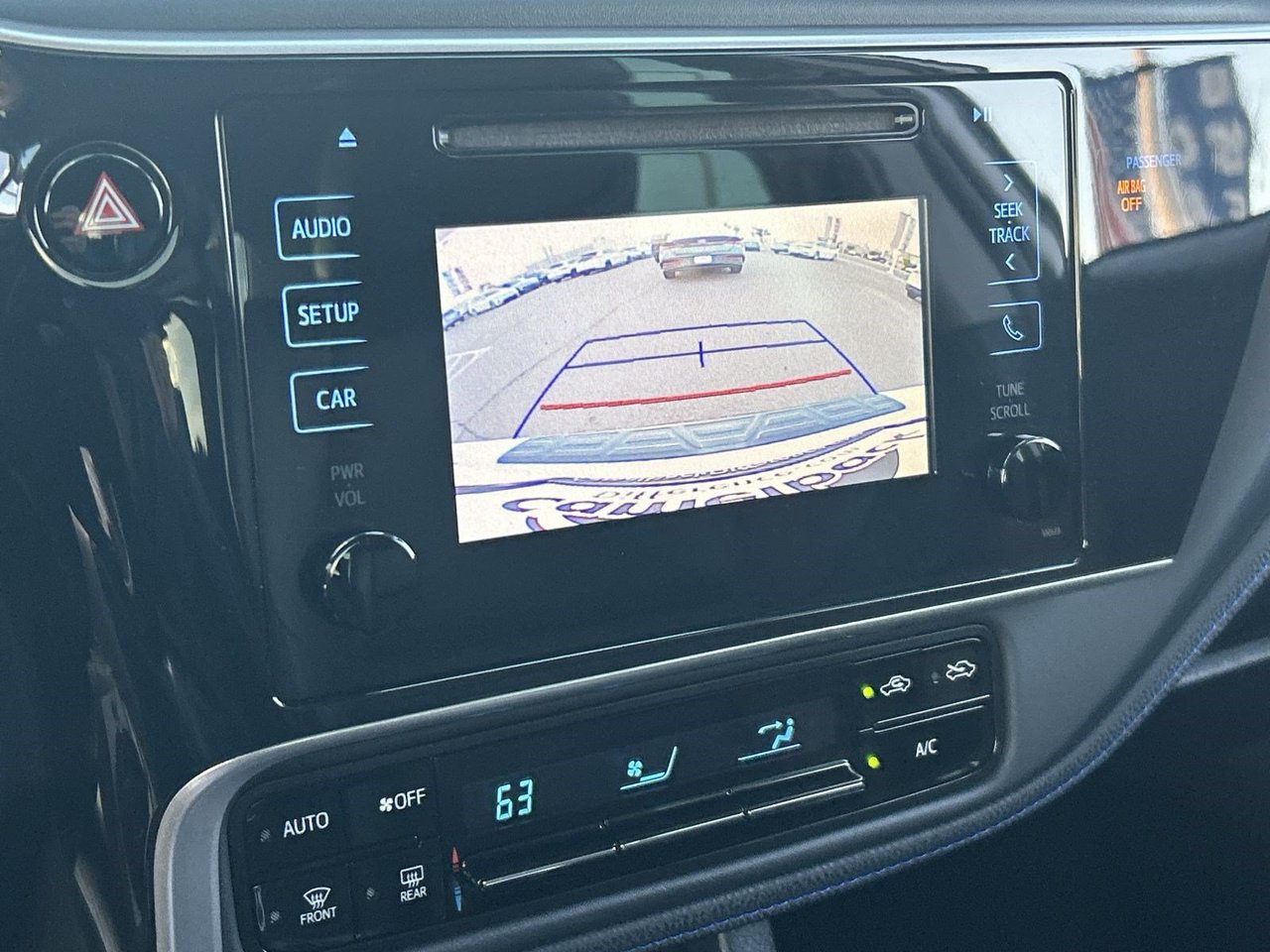 Used 2018 Toyota Corolla SE w/ Carpet Mat Package (TMS) FWD image 23
