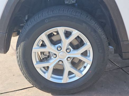 Used 2023 Jeep Grand Cherokee Limited image 39