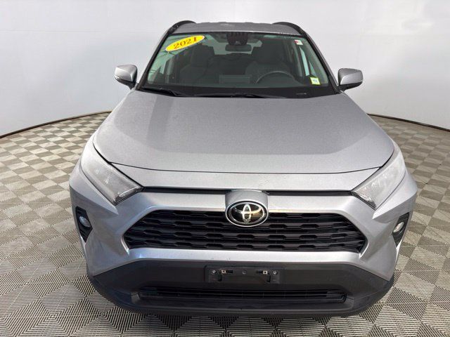 Used 2021 Toyota RAV4 XLE AWD/4WD image 2