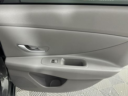 Used 2024 Hyundai Elantra SEL FWD image 27