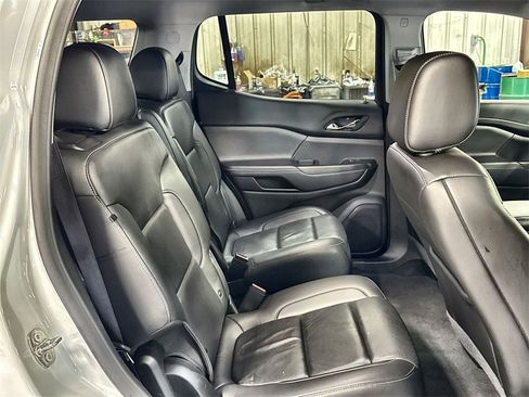 Used 2023 GMC Acadia SLT image 31