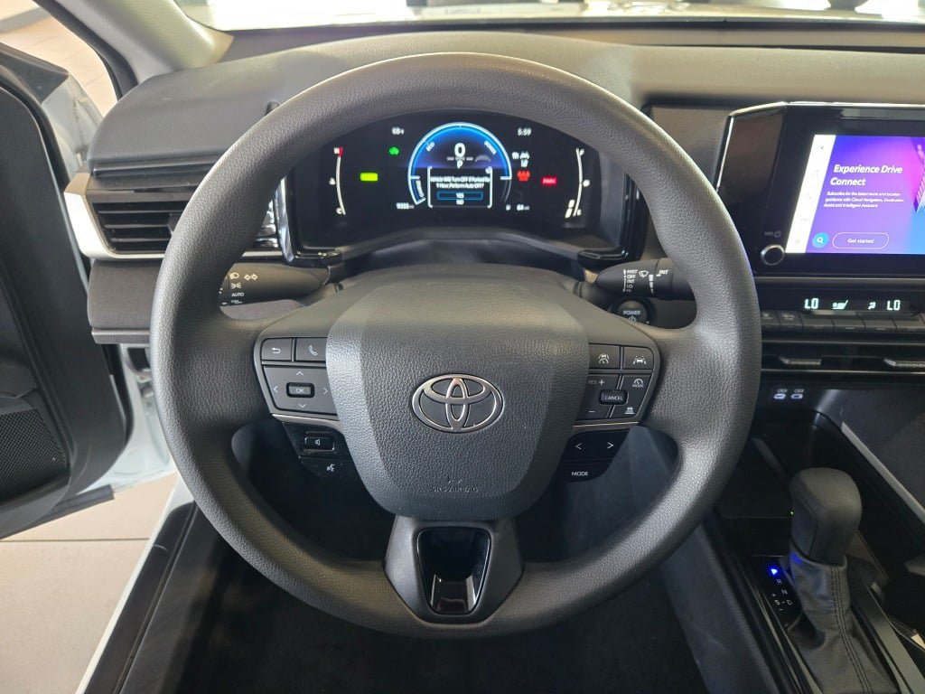 Used 2025 Toyota Camry LE AWD/4WD image 30