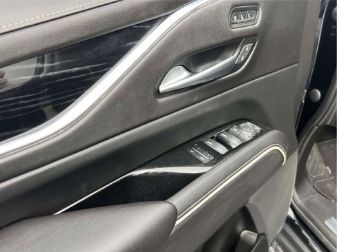 Used 2022 Cadillac Escalade ESV Sport image 16